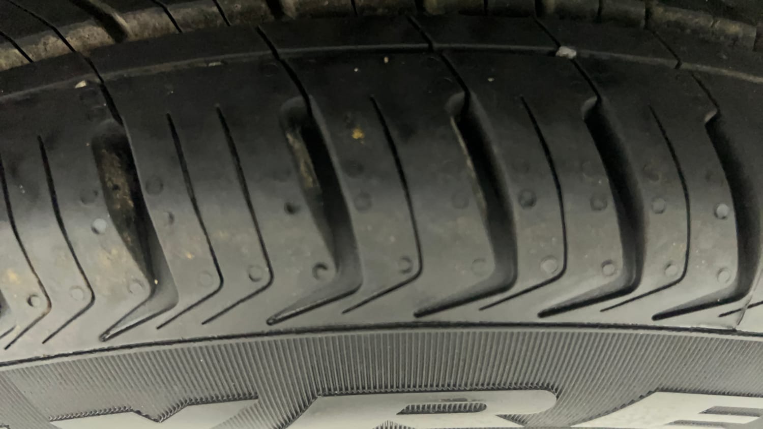 Used 2016 Volkswagen Polo Highline1.5L (D) Diesel Manual tyres LEFT FRONT TYRE TREAD VIEW