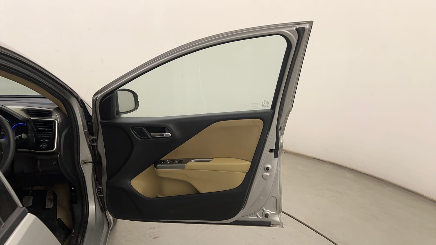 Used 2016 Honda City V Petrol Manual interior RIGHT FRONT DOOR OPEN VIEW