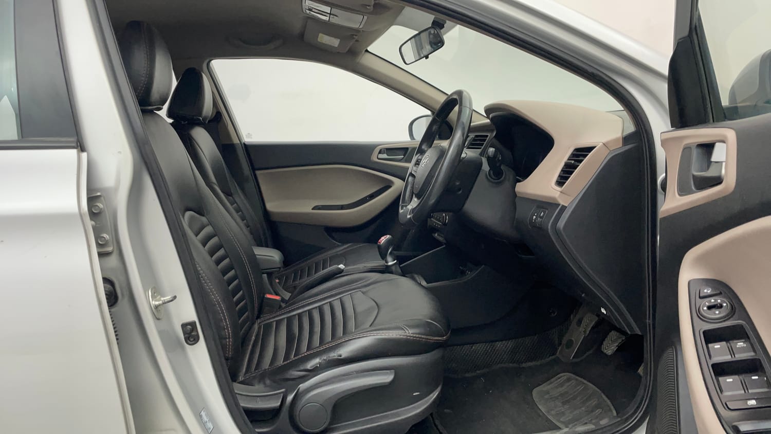 Used 2018 Hyundai Elite i20 Asta 1.4 CRDI Diesel Manual interior RIGHT SIDE FRONT DOOR CABIN VIEW