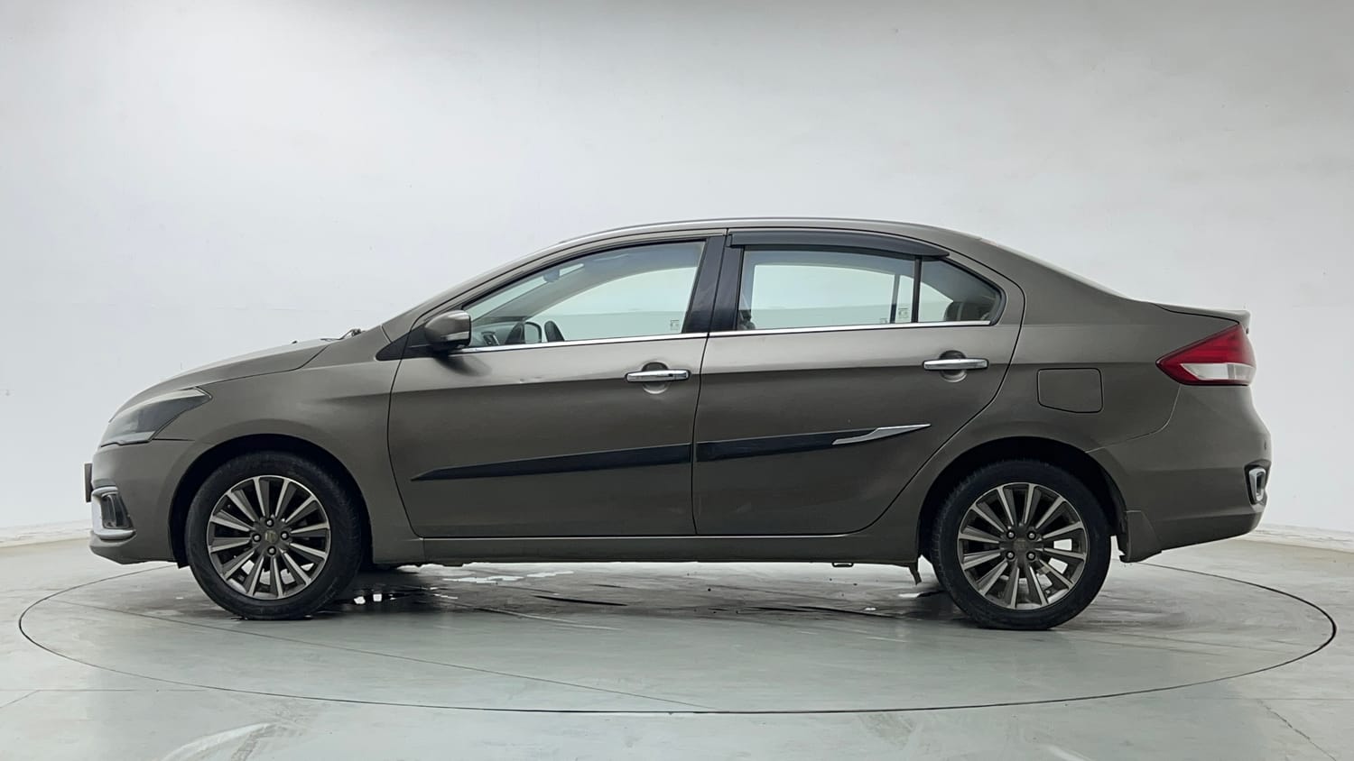 Used 2020 Maruti Suzuki Ciaz Alpha 1.5 AT Petrol Automatic exterior LEFT SIDE VIEW