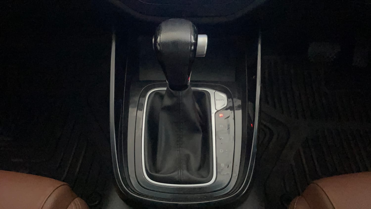 Used 2023 MG Motors Hector Plus Sharp 1.5 Petrol Turbo CVT 6-STR Petrol Automatic interior GEAR  KNOB VIEW