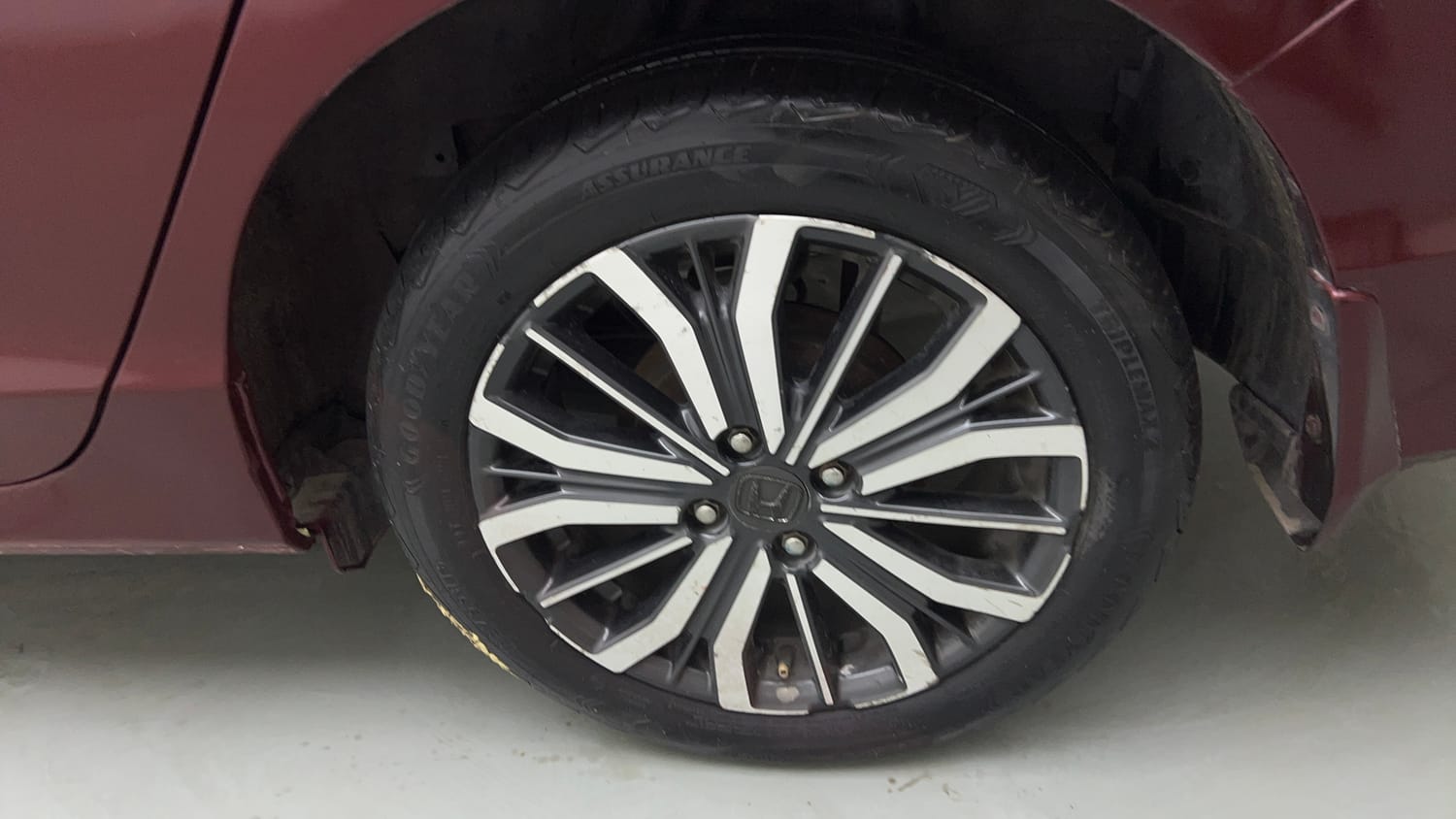 Used 2017 Honda City ZX CVT Petrol Petrol Automatic tyres LEFT REAR TYRE RIM VIEW