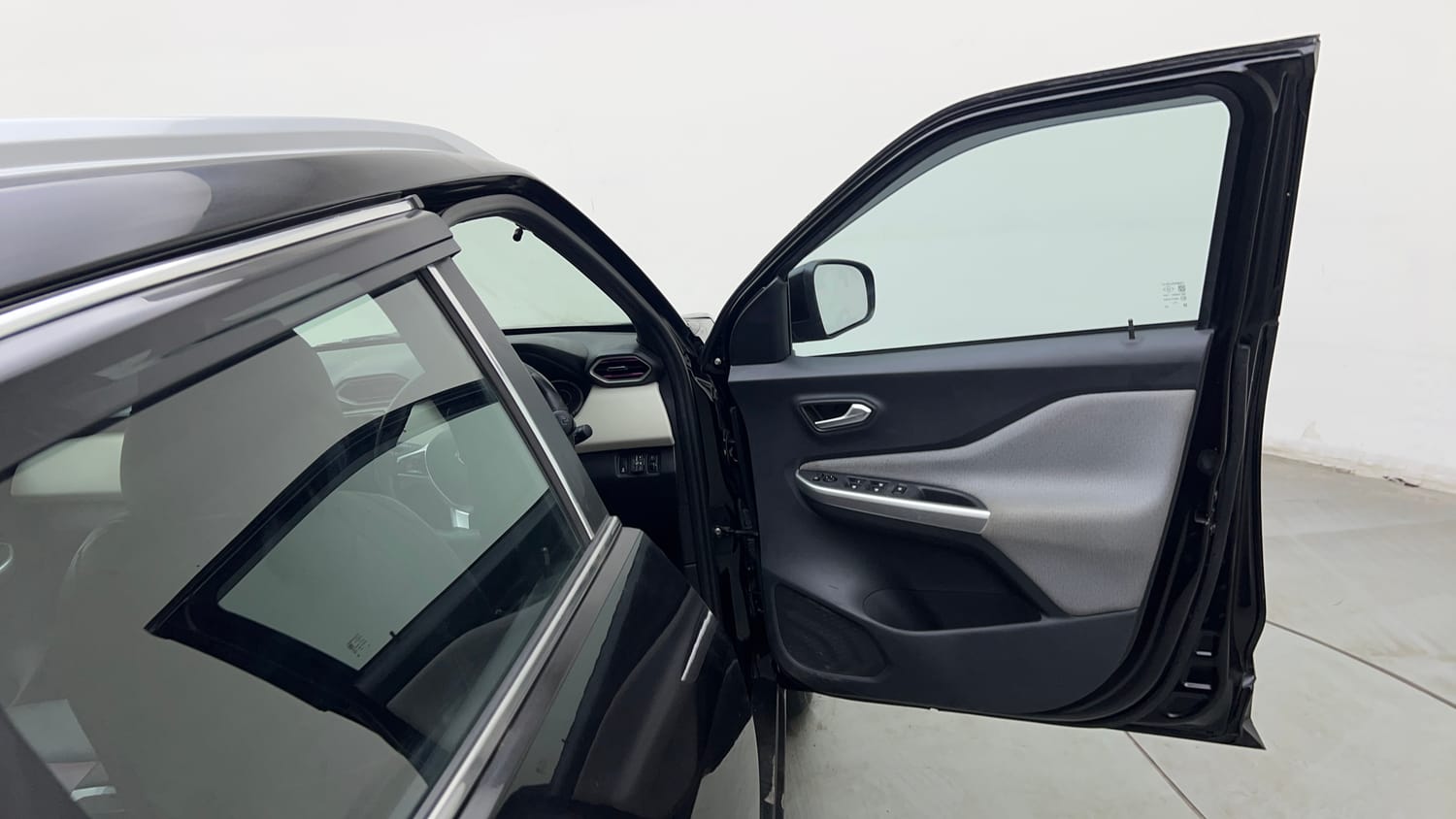 Used 2023 Nissan Magnite XL Petrol+Cng (Outside fitted) Cng Manual interior RIGHT FRONT DOOR OPEN VIEW
