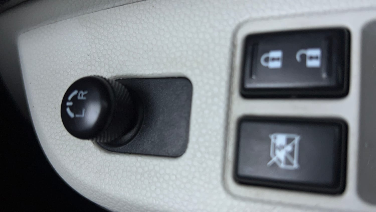 Used 2019 Maruti Suzuki Ignis Delta 1.2 MT Petrol Manual top_features Adjustable ORVM