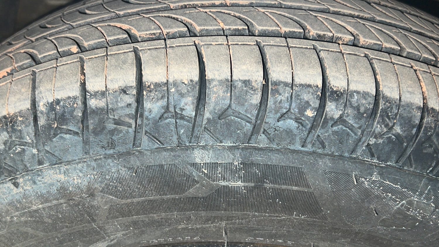 Used 2014 Maruti Suzuki Swift Dzire VXI Petrol Manual tyres LEFT FRONT TYRE TREAD VIEW
