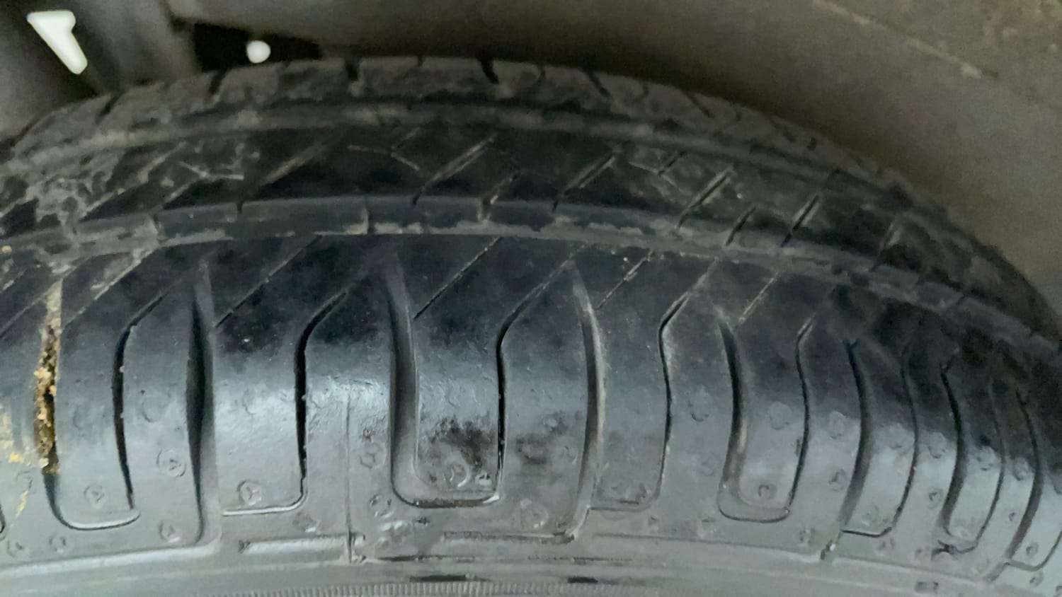 Used 2013 Maruti Suzuki Wagon R LXI Petrol Manual tyres RIGHT REAR TYRE TREAD VIEW