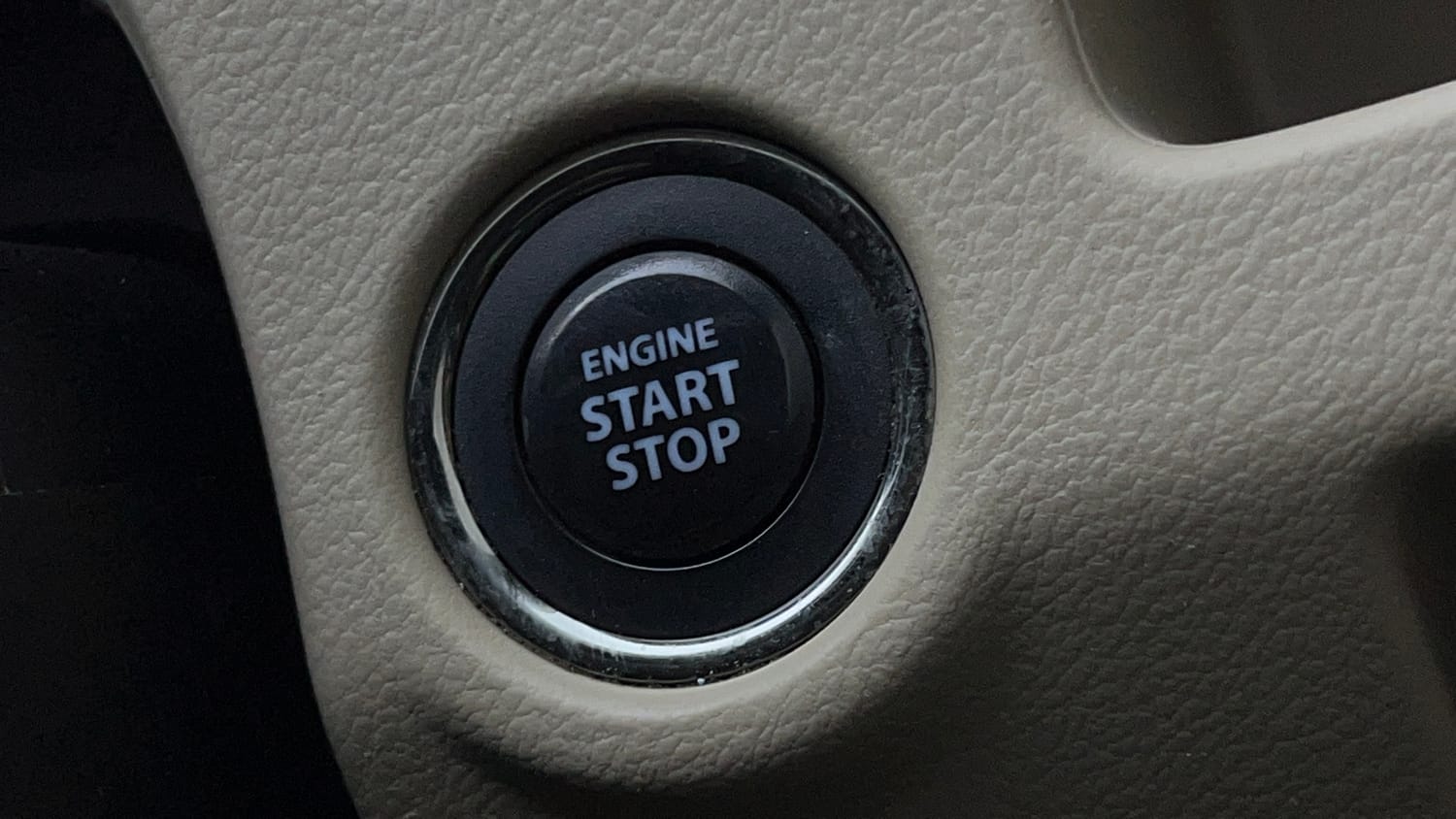 Used 2020 Maruti Suzuki Ciaz Alpha 1.5 AT Petrol Automatic top_features Keyless start