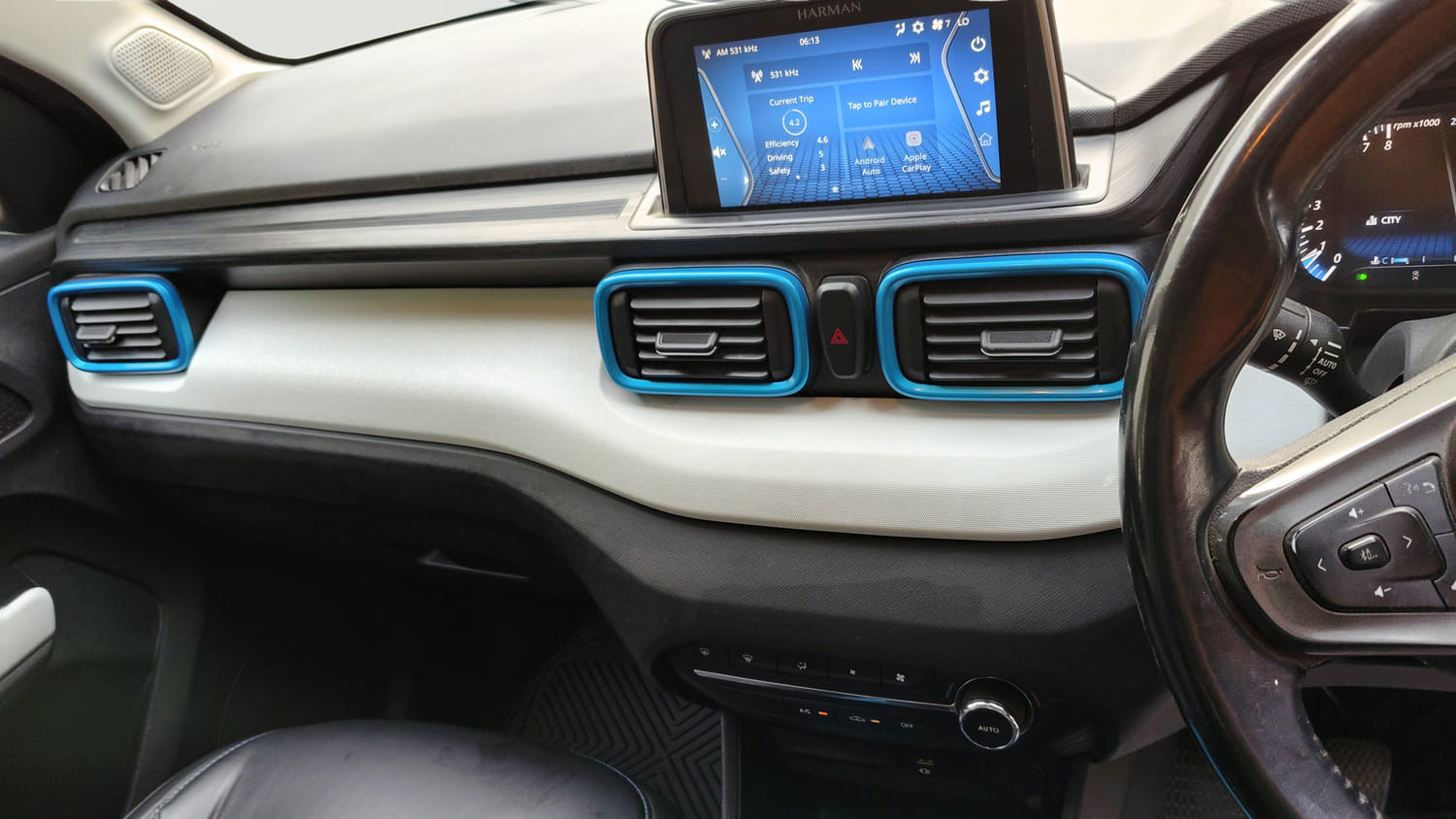 Used 2025 Tata Punch Creative Dual Tone Petrol Manual interior MUSIC SYSTEM & AC CONTROL VIEW