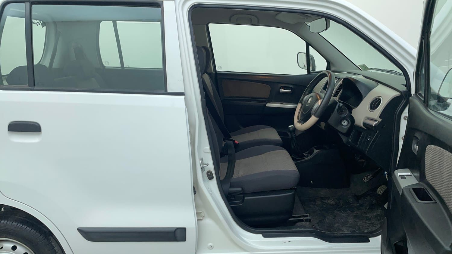 Used 2013 Maruti Suzuki Wagon R LXI Petrol Manual interior RIGHT SIDE FRONT DOOR CABIN VIEW