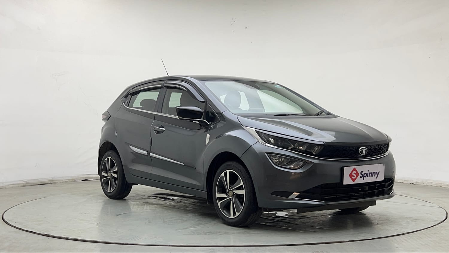 Used 2024 Tata Altroz XZ Petrol Petrol Manual exterior RIGHT FRONT CORNER VIEW