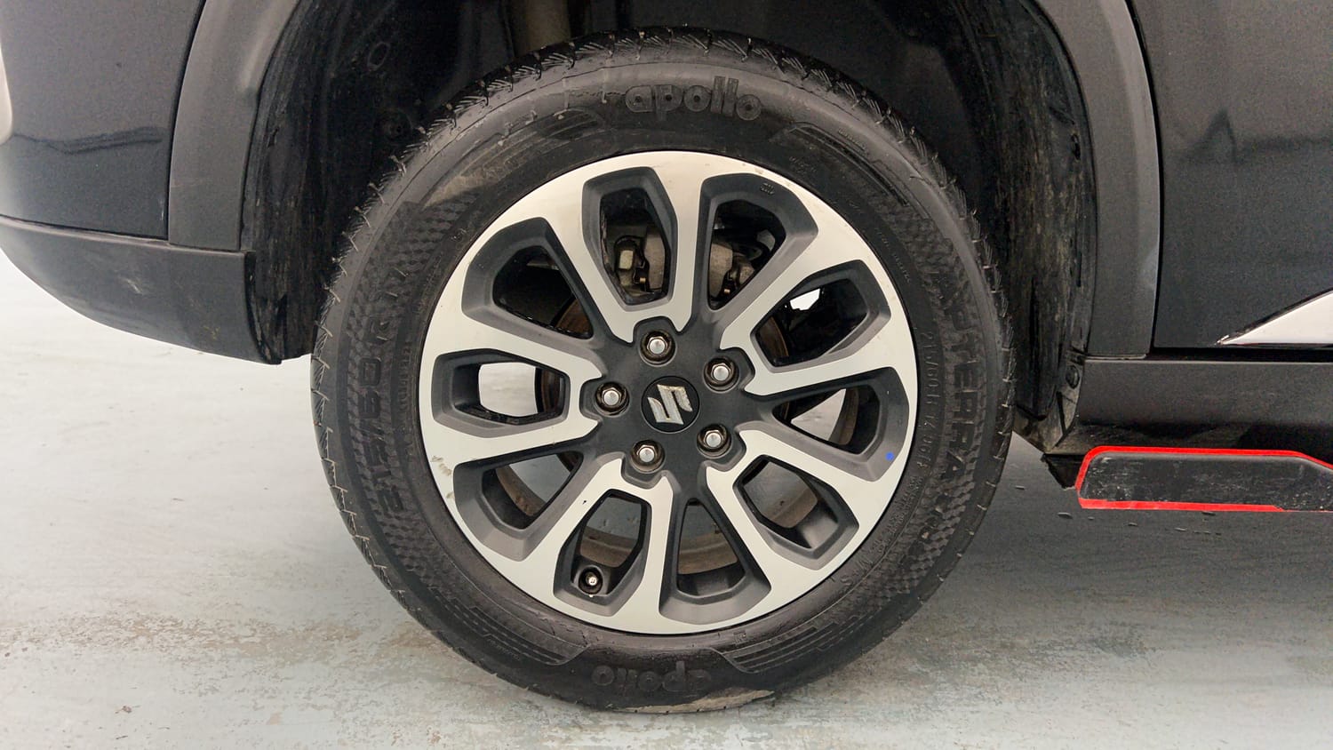 Used 2023 Maruti Suzuki Grand Vitara Zeta Smart Hybrid Petrol Manual tyres RIGHT REAR TYRE RIM VIEW