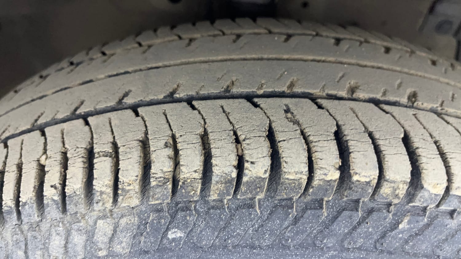 Used 2014 Maruti Suzuki Swift Dzire VXI Petrol Manual tyres RIGHT FRONT TYRE TREAD VIEW