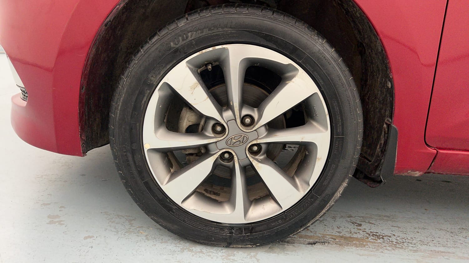 Used 2017 Hyundai Elite i20 Asta 1.2 Petrol Manual tyres LEFT FRONT TYRE RIM VIEW