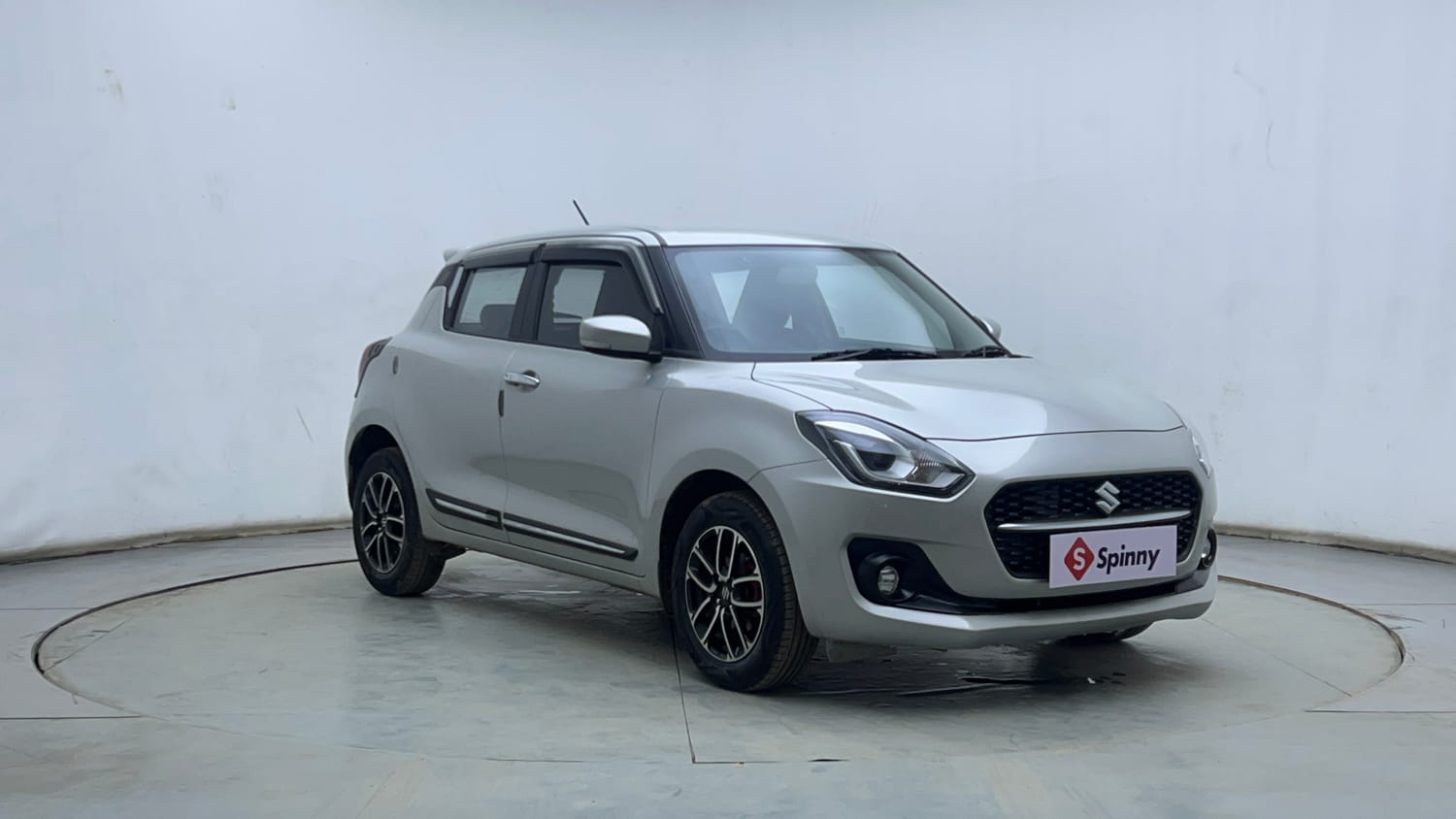 Used 2023 Maruti Suzuki Swift ZXi Plus AMT Petrol Automatic exterior RIGHT FRONT CORNER VIEW