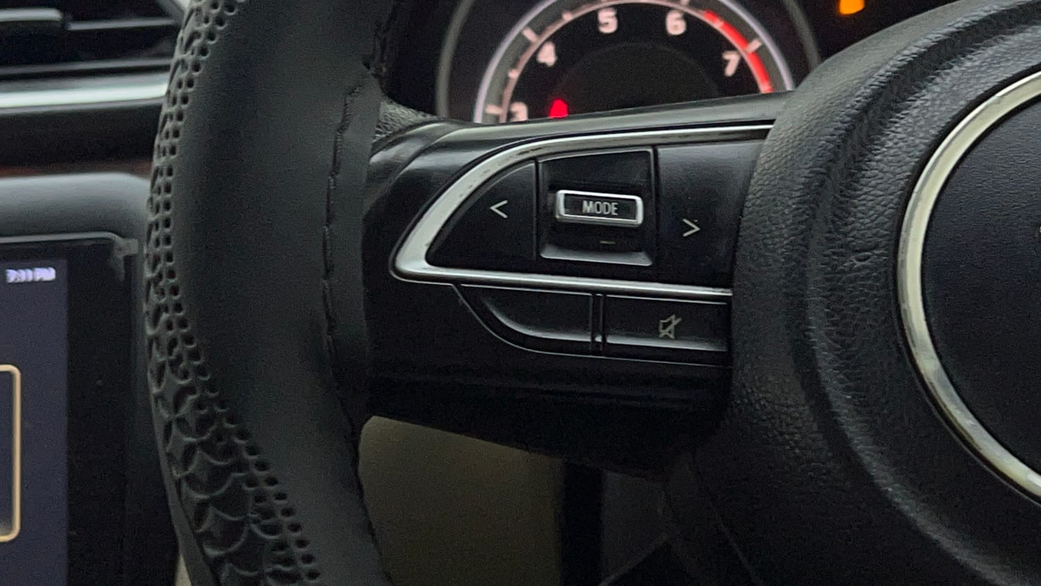 Used 2017 Maruti Suzuki Dzire VXi Petrol Manual top_features Steering mounted controls