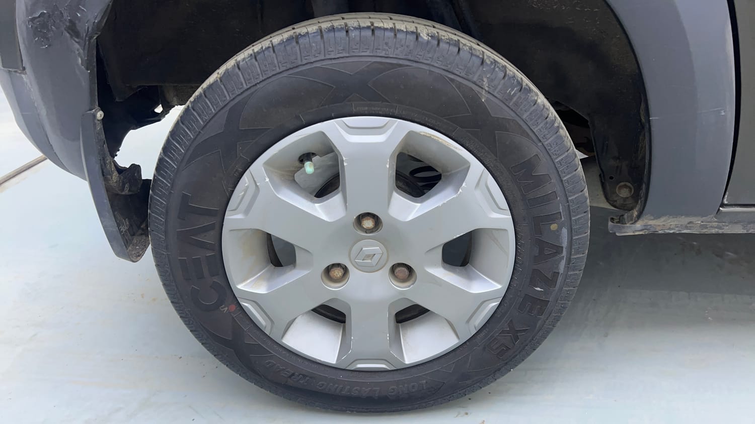 Used 2018 Renault Kwid CLIMBER 1.0 AMT Petrol Automatic tyres RIGHT REAR TYRE RIM VIEW