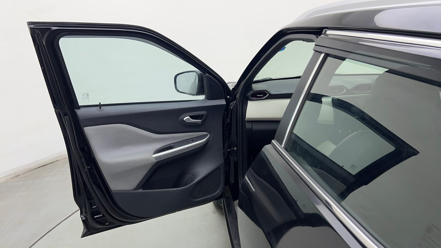Used 2023 Nissan Magnite XL Petrol+Cng (Outside fitted) Cng Manual interior LEFT FRONT DOOR OPEN VIEW
