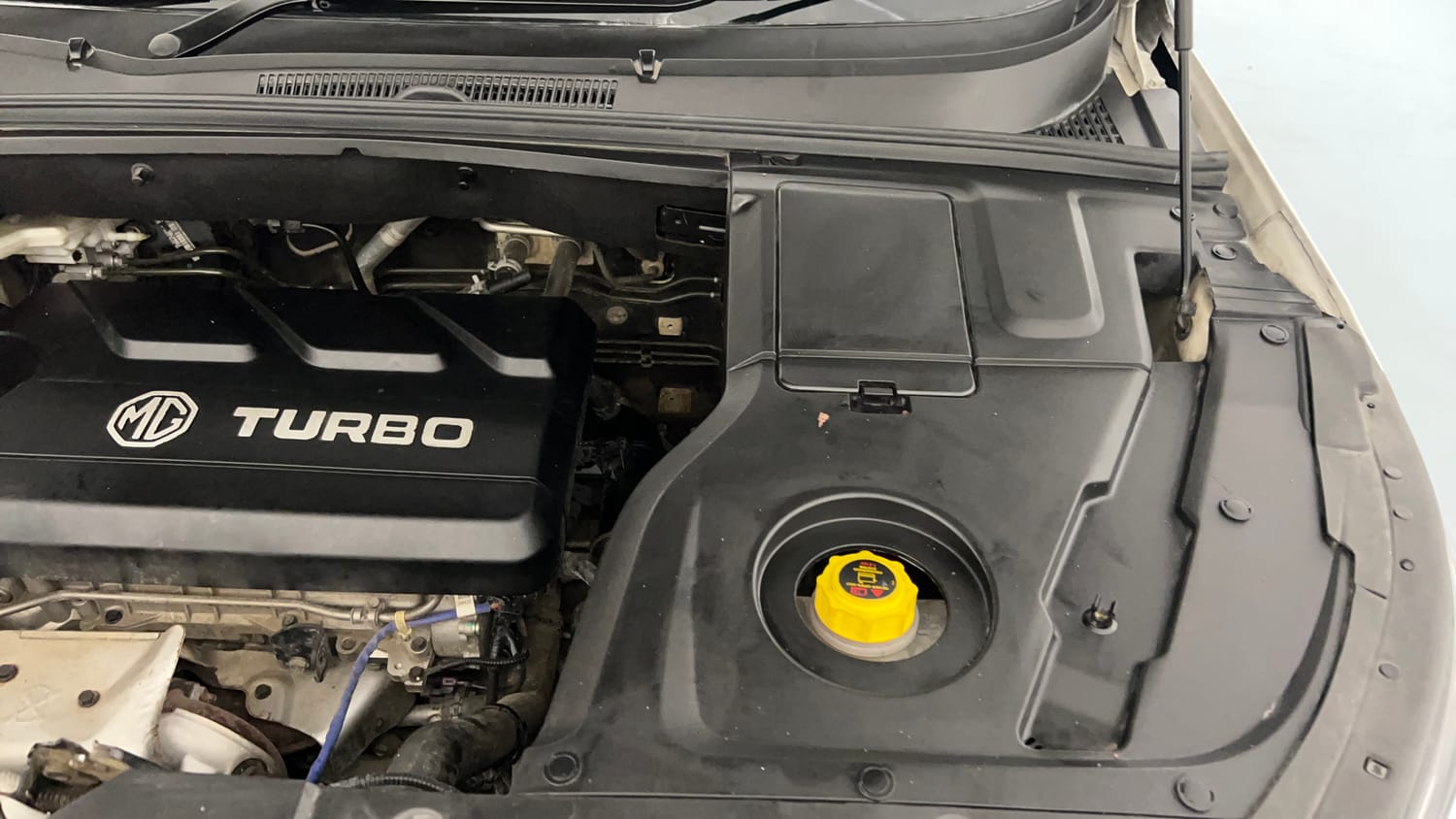 Used 2020 MG Motors Hector Plus Sharp 1.5 DCT Petrol Petrol Automatic engine ENGINE LEFT SIDE VIEW