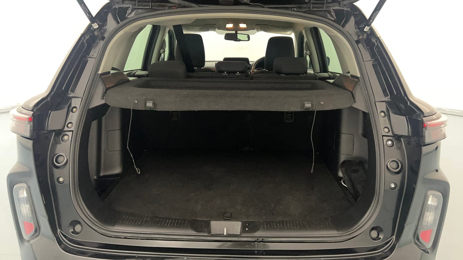 Used 2023 Maruti Suzuki Grand Vitara Zeta Smart Hybrid Petrol Manual interior DICKY INSIDE VIEW