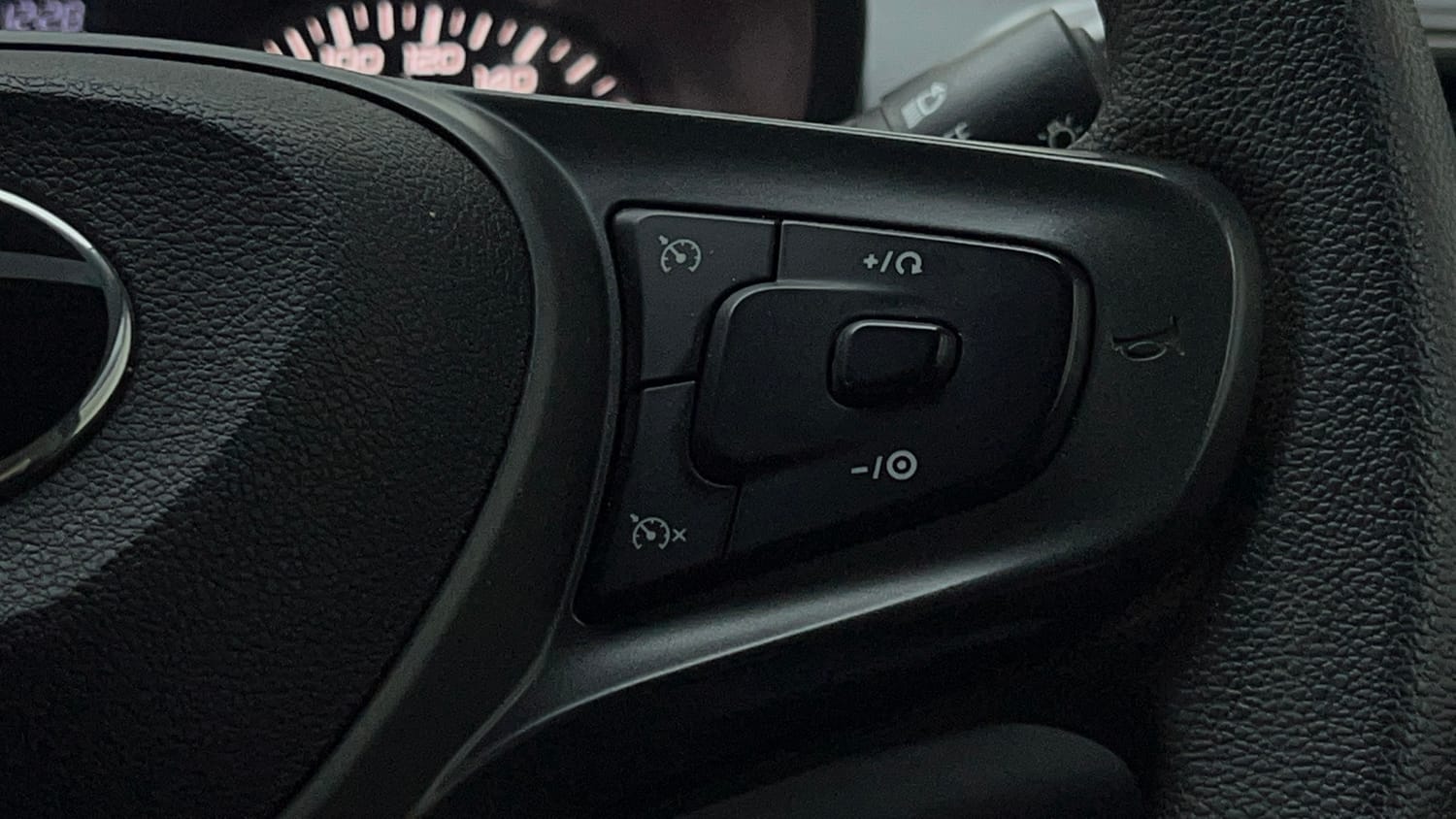Used 2024 Tata Altroz XZ Petrol Petrol Manual top_features Cruise control