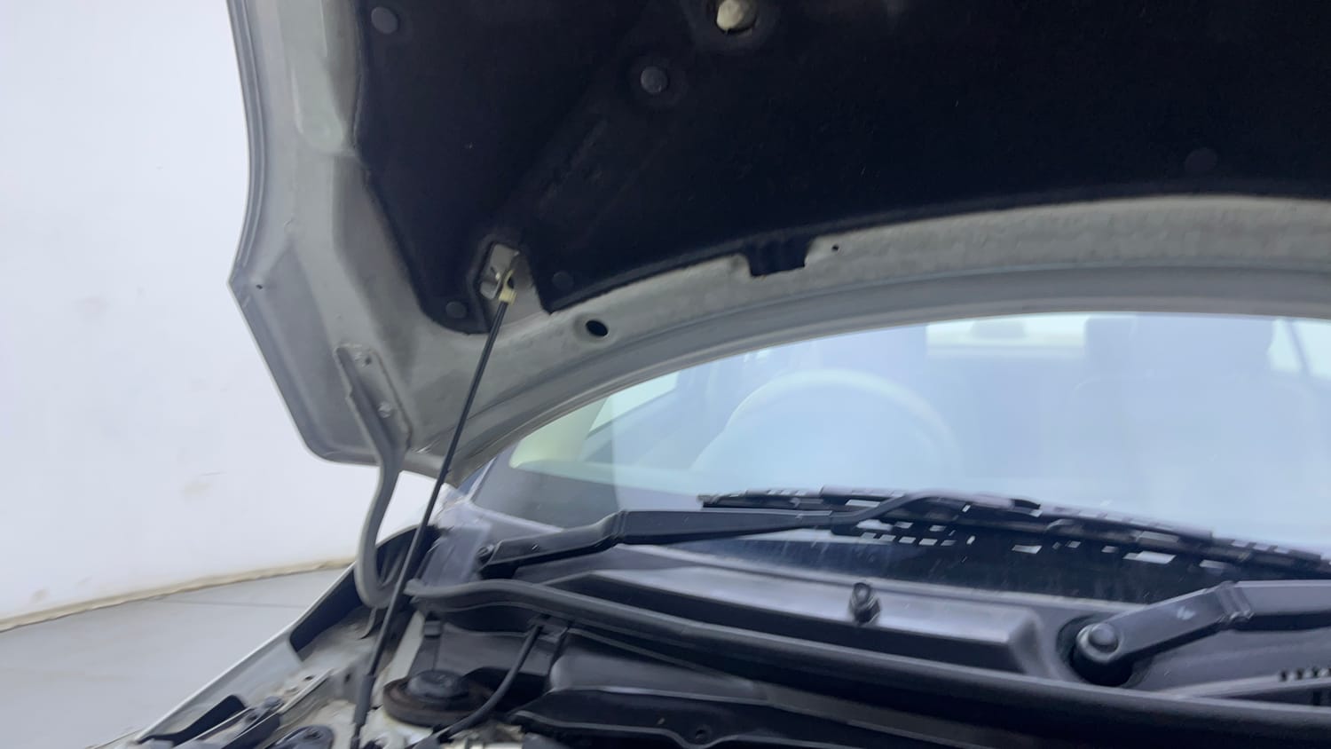 Used 2014 Maruti Suzuki Swift Dzire VXI Petrol Manual engine ENGINE RIGHT SIDE HINGE & APRON VIEW