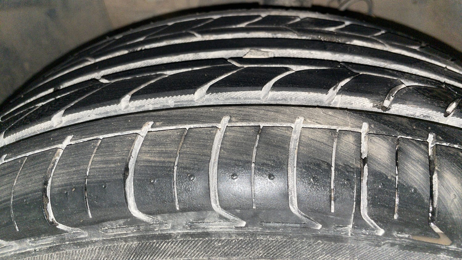 Used 2016 Hyundai Elite i20 Asta 1.4 CRDI (O) Diesel Manual tyres LEFT FRONT TYRE TREAD VIEW