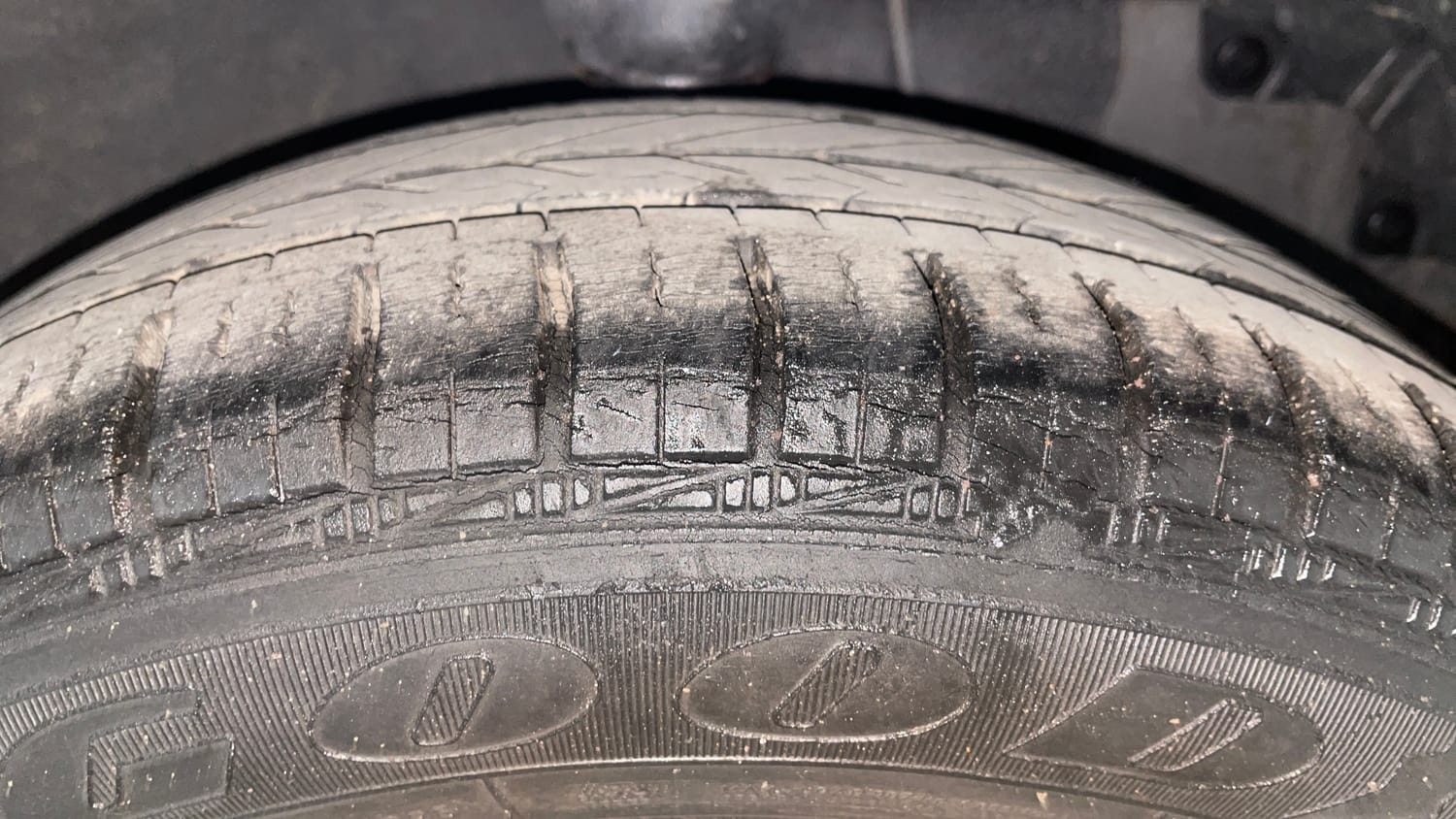 Used 2014 Hyundai Eon Magna Petrol Manual tyres RIGHT FRONT TYRE TREAD VIEW