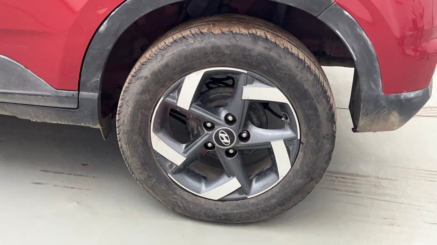 Used 2019 hyundai Venue SX 1.0 Turbo Petrol Petrol Manual tyres LEFT REAR TYRE RIM VIEW