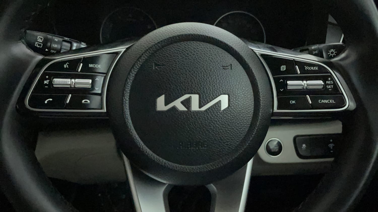 Used 2023 Kia Seltos HTX 1.5 Petrol Manual top_features Airbags