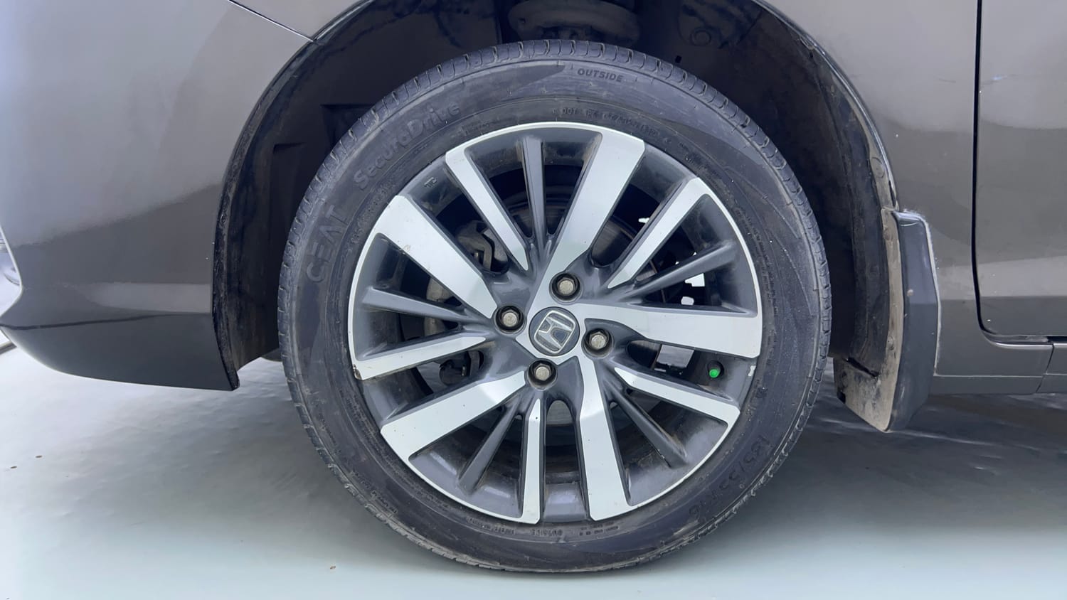 Used 2021 Honda City ZX CVT Petrol Petrol Automatic tyres LEFT FRONT TYRE RIM VIEW
