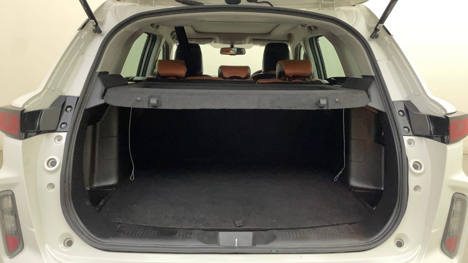 Used 2025 Toyota Urban Cruiser Hyryder G (O) AT NeoDrive Petrol Automatic interior DICKY INSIDE VIEW