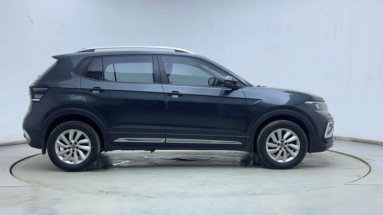 Used 2022 Volkswagen Taigun Highline 1.0 TSI MT Petrol Manual exterior RIGHT SIDE VIEW