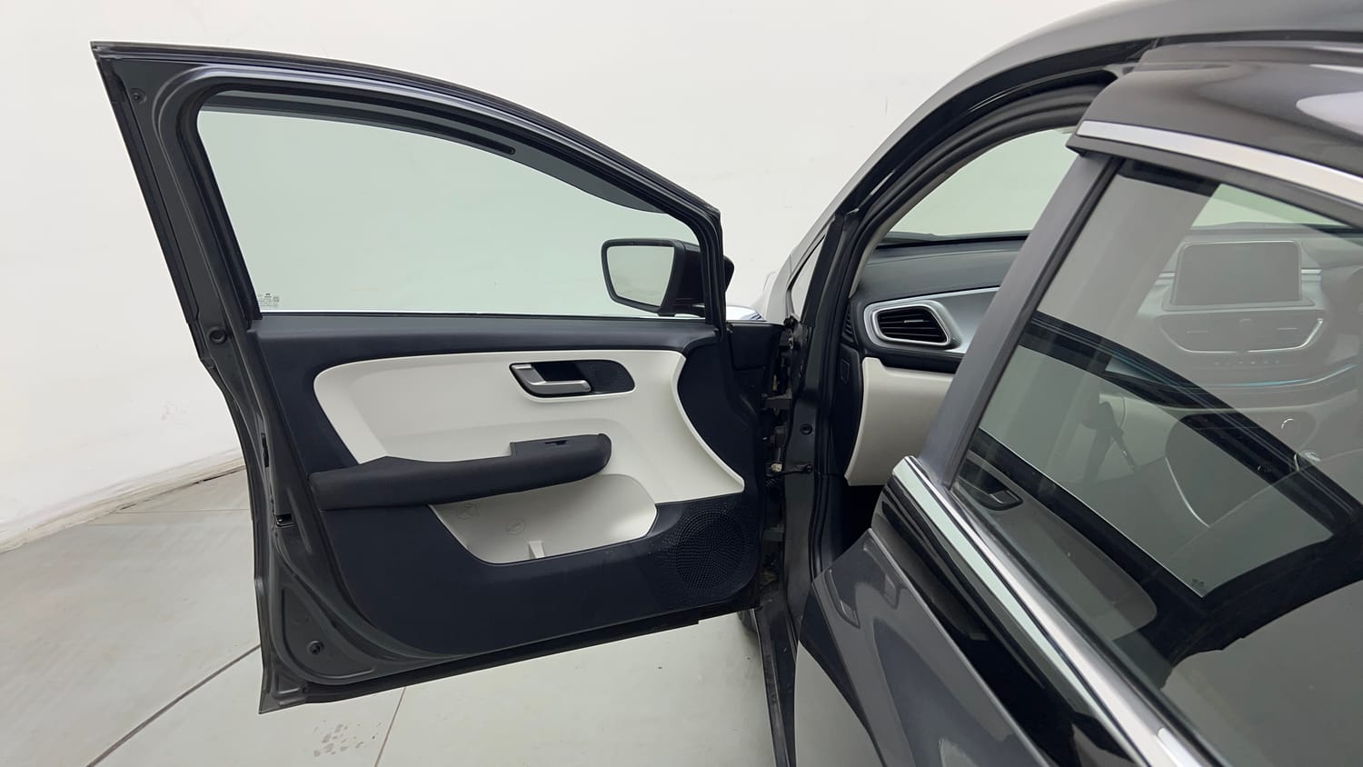 Used 2024 Tata Altroz XZ Petrol Petrol Manual interior LEFT FRONT DOOR OPEN VIEW