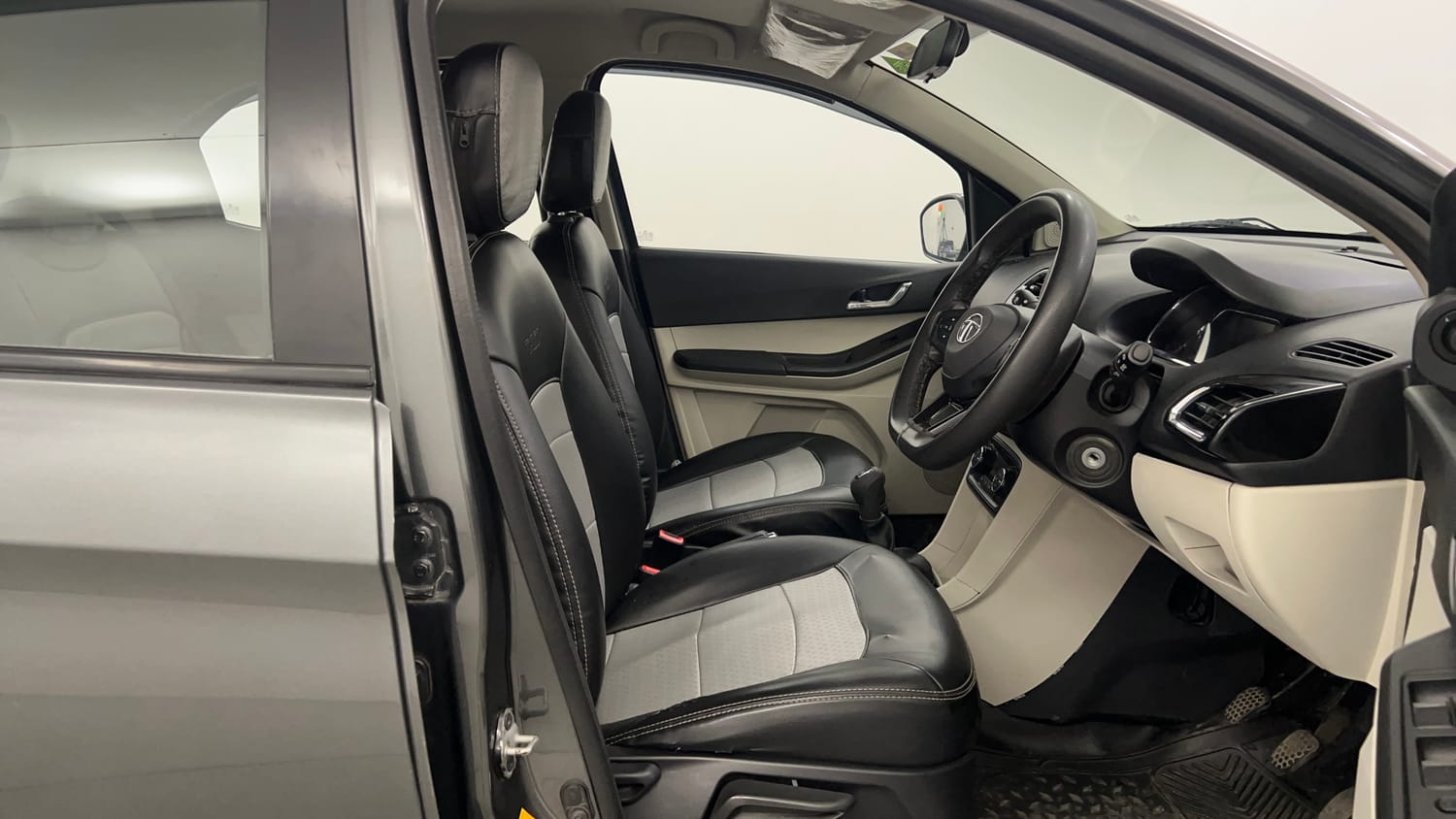 Used 2022 Tata Tiago XZ Plus CNG Cng Manual interior RIGHT SIDE FRONT DOOR CABIN VIEW