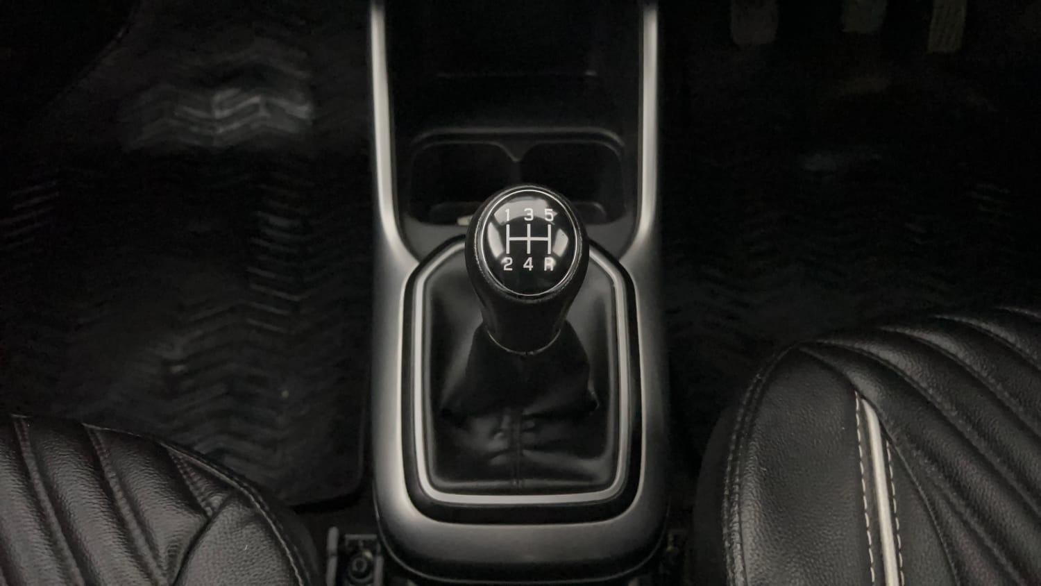 Used 2022 Maruti Suzuki Ignis Zeta 1.2 MT Petrol Manual interior GEAR  KNOB VIEW