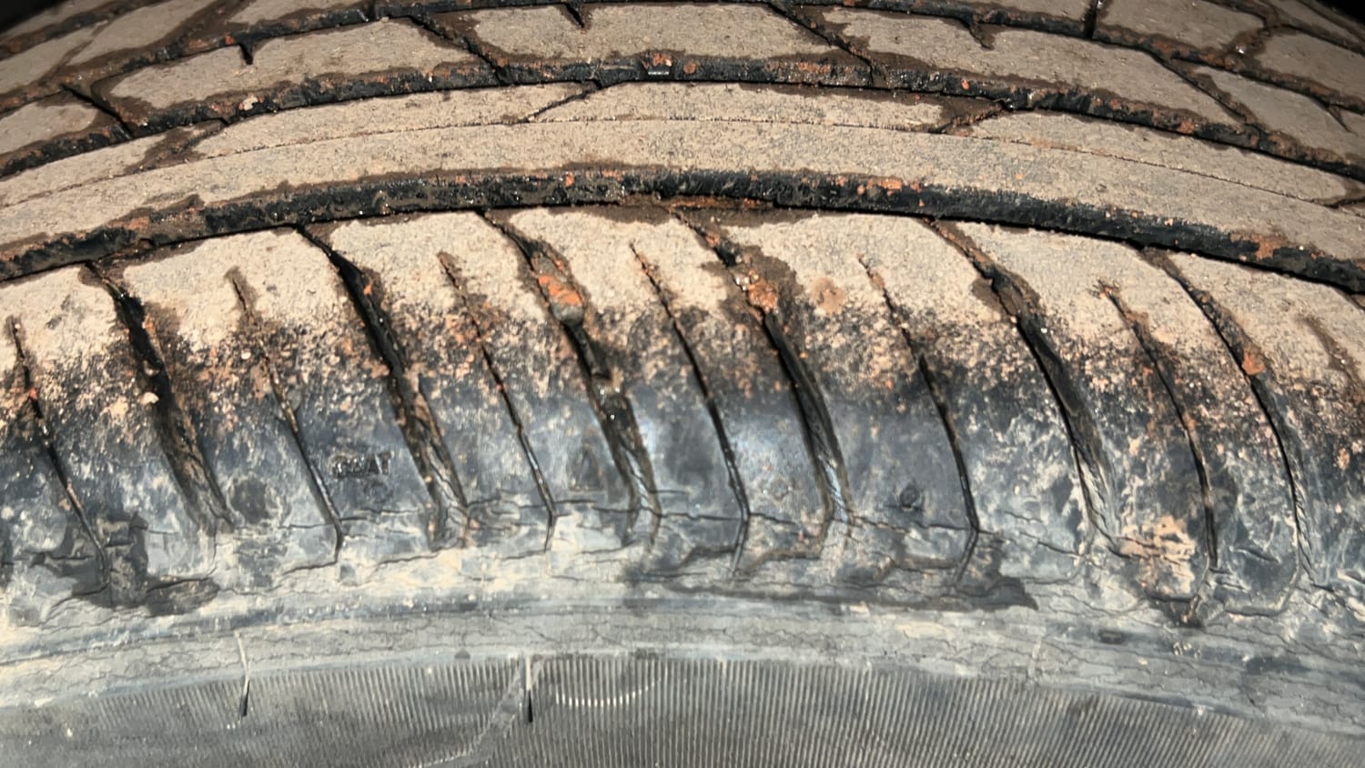 Used 2021 Nissan Magnite XV Petrol Manual tyres RIGHT REAR TYRE TREAD VIEW