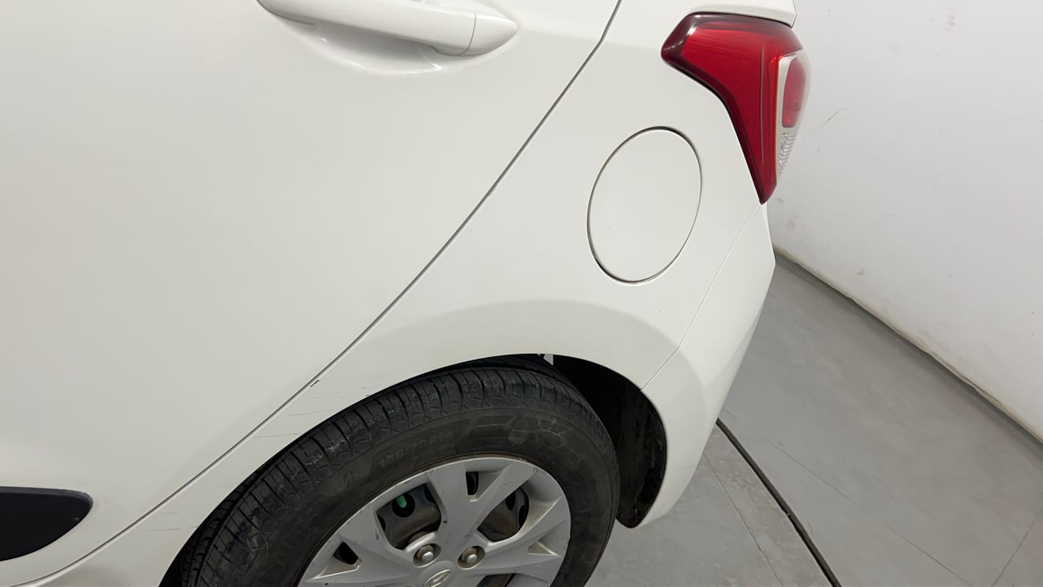 Used 2016 Hyundai Grand i10 Sportz 1.2 Kappa VTVT Petrol Manual dents MINOR SCRATCH