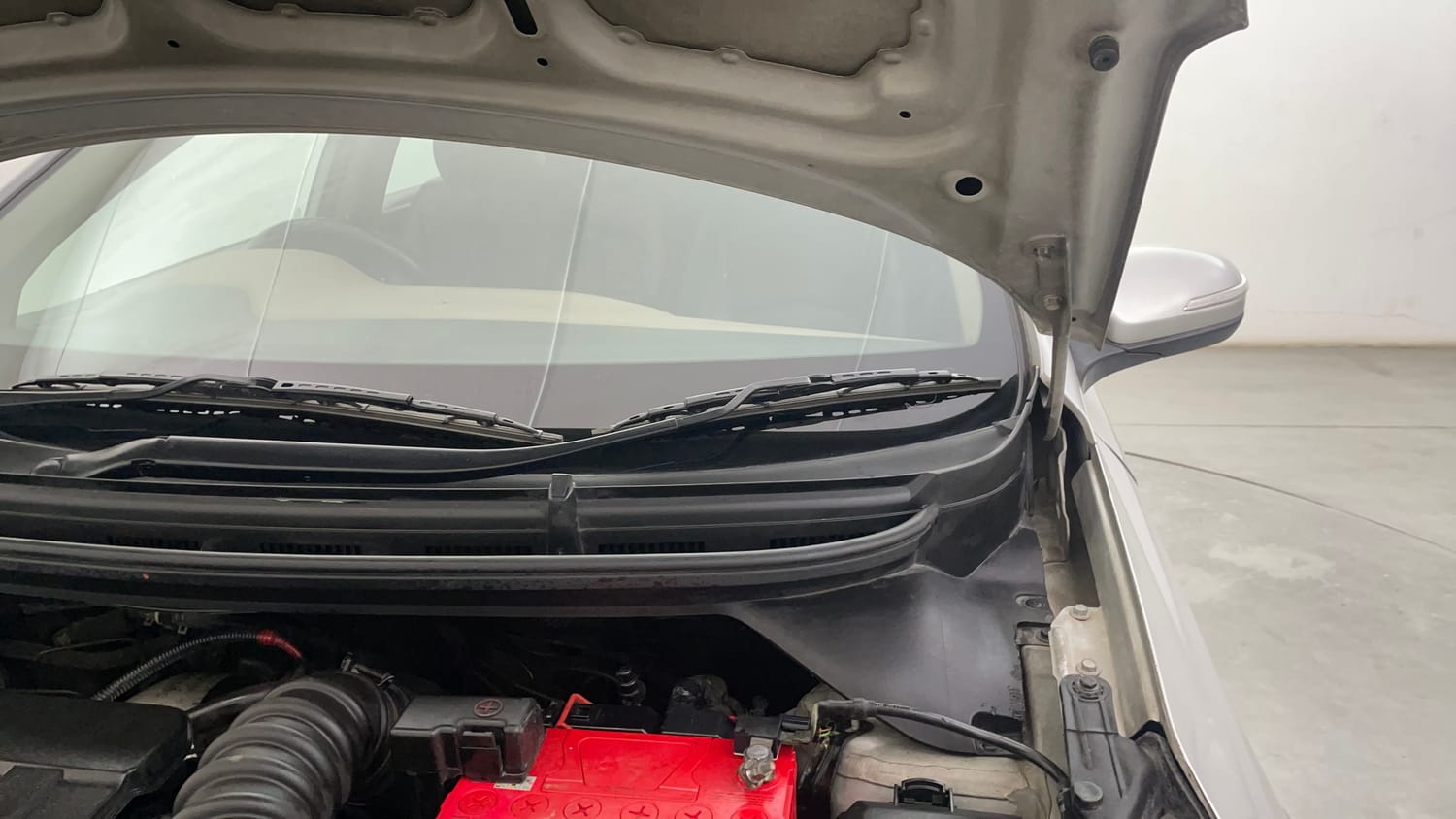 Used 2018 Hyundai Elite i20 Asta 1.4 CRDI Diesel Manual engine ENGINE LEFT SIDE HINGE & APRON VIEW