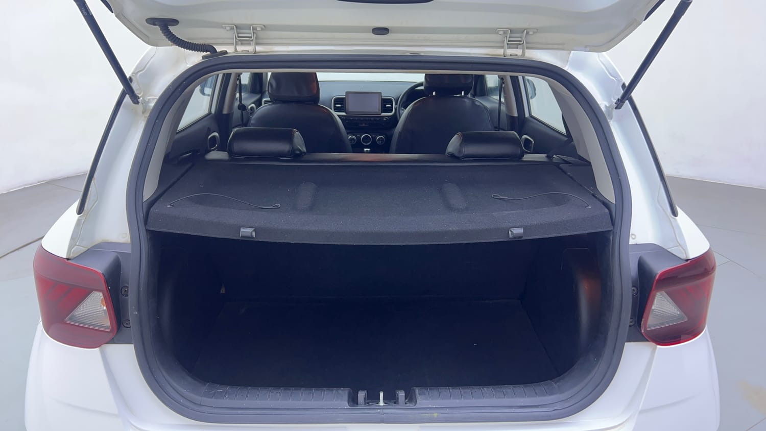 Used 2019 Hyundai Venue SX Plus 1.0 Turbo DCT Petrol Automatic interior DICKY INSIDE VIEW