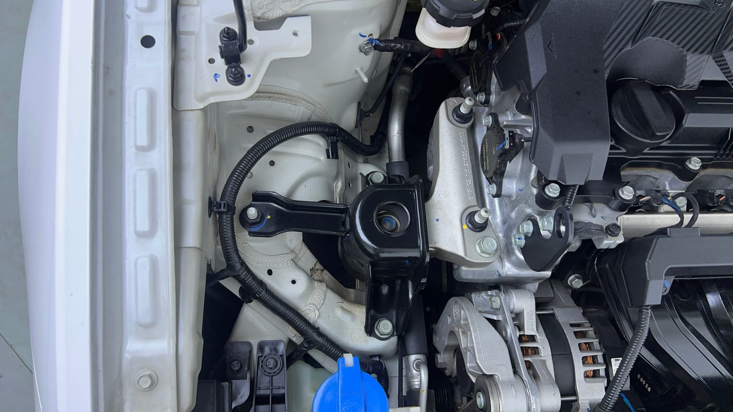 Used 2023 Hyundai Verna SX (O) 1.5 Petrol IVT Petrol Automatic engine ENGINE RIGHT SIDE VIEW
