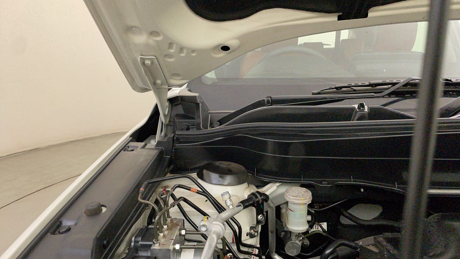 Used 2025 Toyota Urban Cruiser Hyryder G (O) AT NeoDrive Petrol Automatic engine ENGINE RIGHT SIDE HINGE & APRON VIEW
