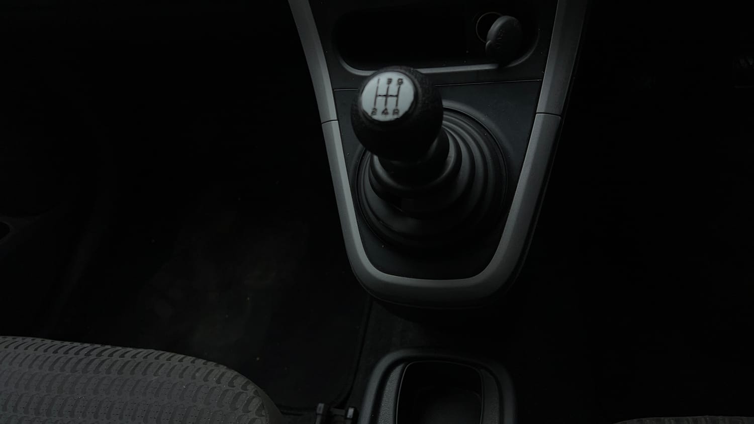 Used 2015 Maruti Suzuki Ritz Vxi BS-IV Petrol Manual interior GEAR  KNOB VIEW