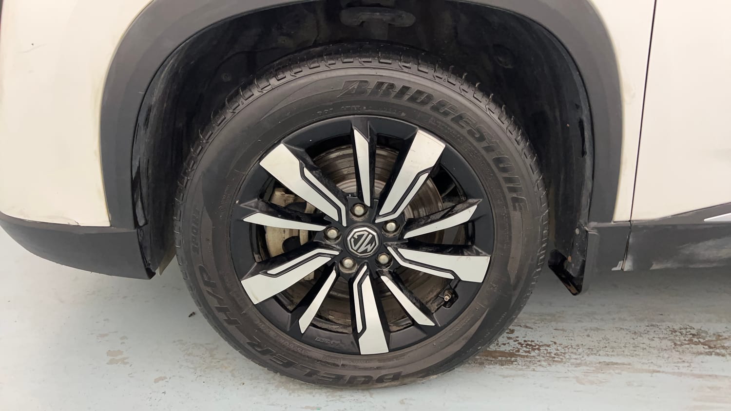 Used 2020 MG Motors Hector Plus Sharp 1.5 DCT Petrol Petrol Automatic tyres LEFT FRONT TYRE RIM VIEW