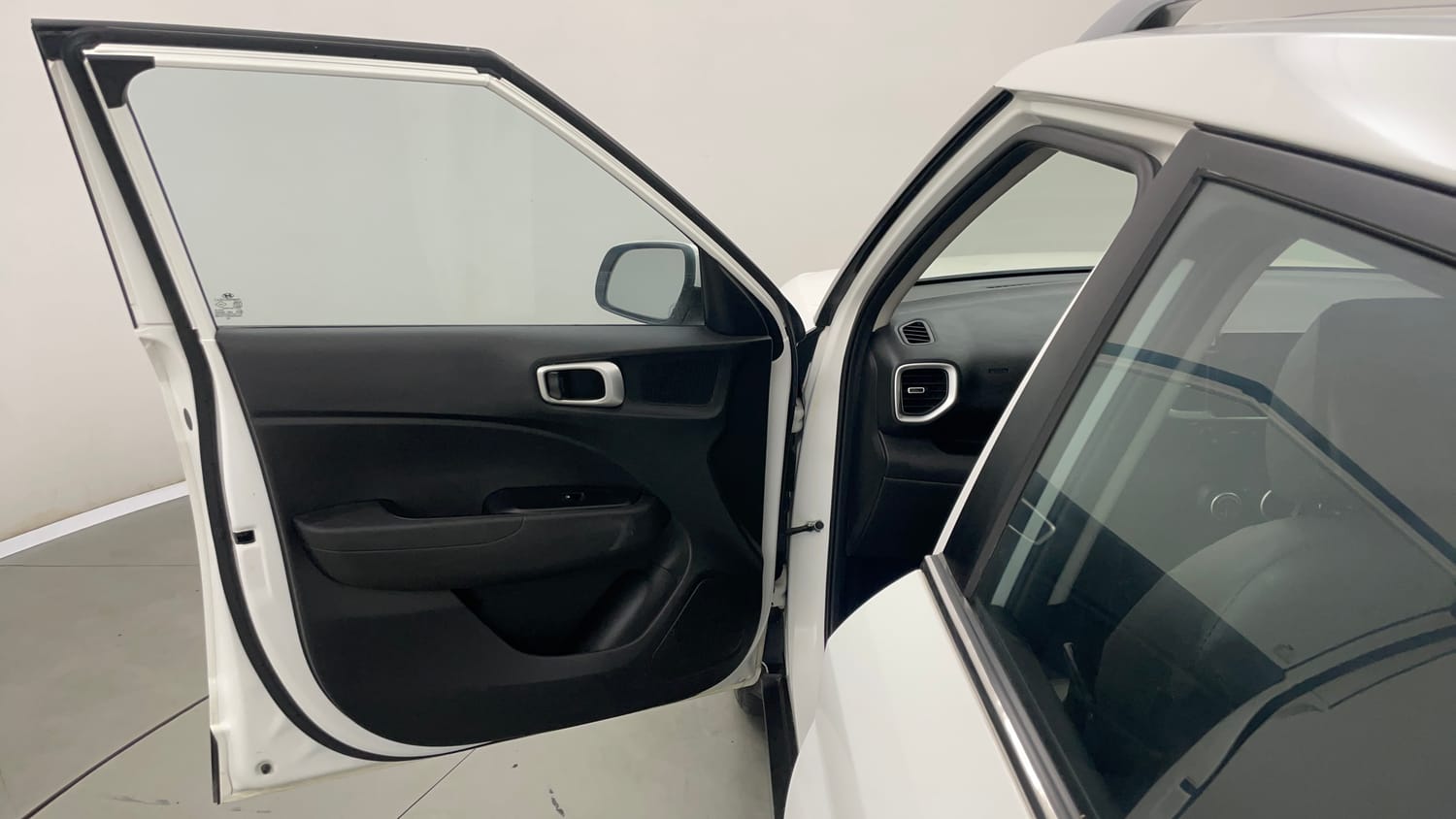 Used 2022 Hyundai Venue SX 1.0 Turbo Petrol Manual interior LEFT FRONT DOOR OPEN VIEW