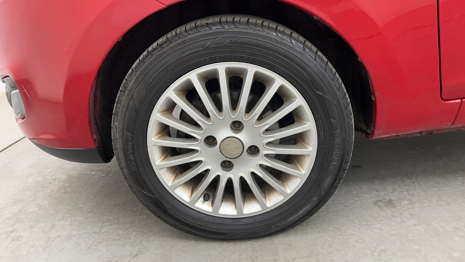 Used 2014 Tata Zest XMS Petrol Petrol Manual tyres LEFT FRONT TYRE RIM VIEW