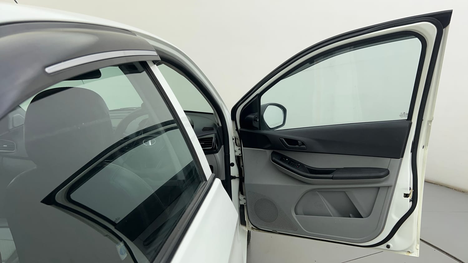 Used 2022 Tata Tiago XT CNG Cng Manual interior RIGHT FRONT DOOR OPEN VIEW