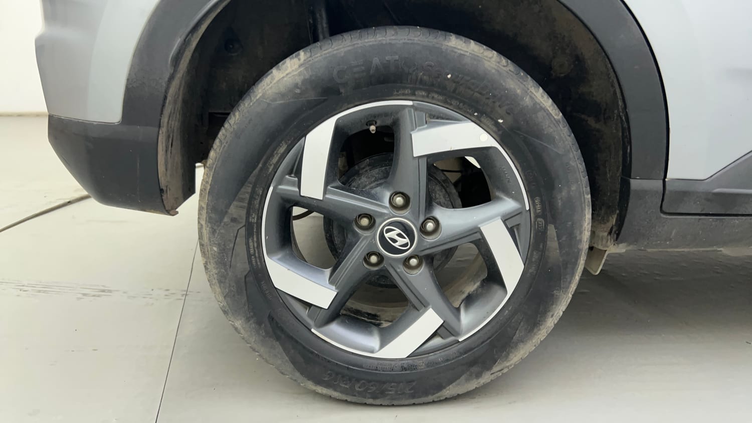 Used 2019 hyundai Venue SX 1.0 Turbo Petrol Petrol Manual tyres RIGHT REAR TYRE RIM VIEW
