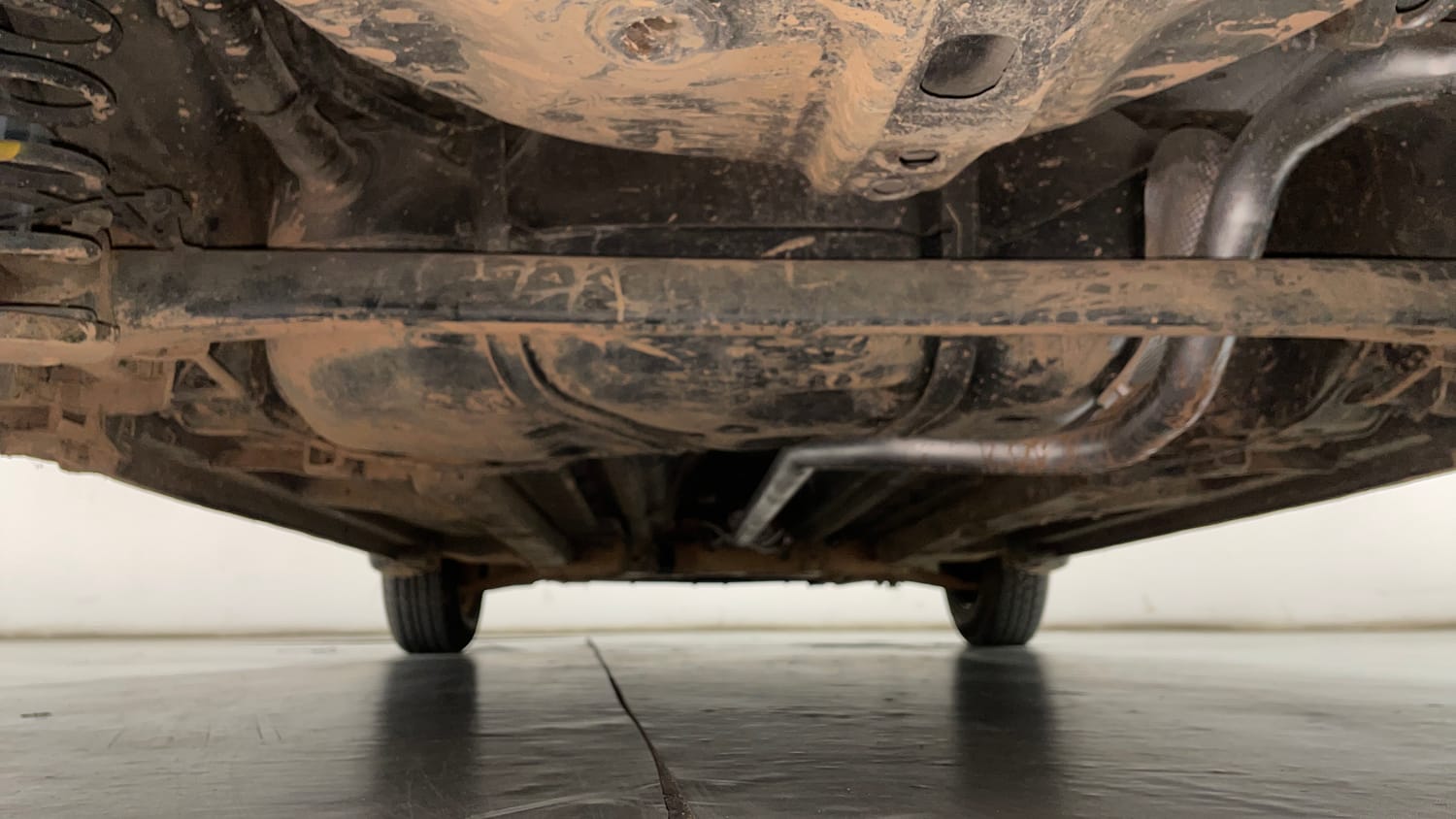 Used 2016 Maruti Suzuki Swift VDi (O) Diesel Manual extra REAR UNDERBODY VIEW (TAKEN FROM REAR)