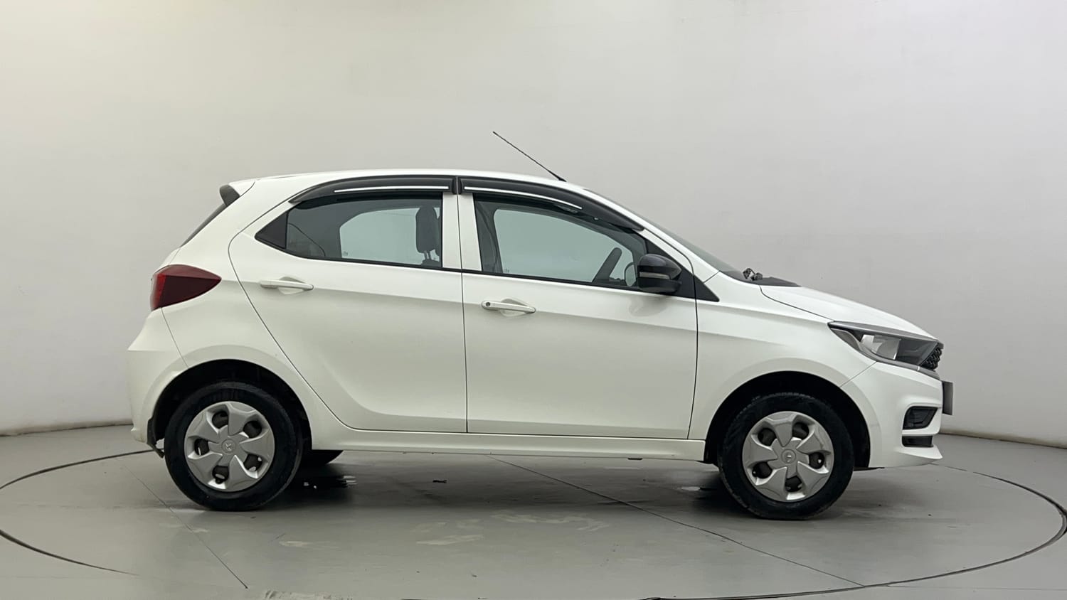 Used 2022 Tata Tiago XT CNG Cng Manual exterior RIGHT SIDE VIEW