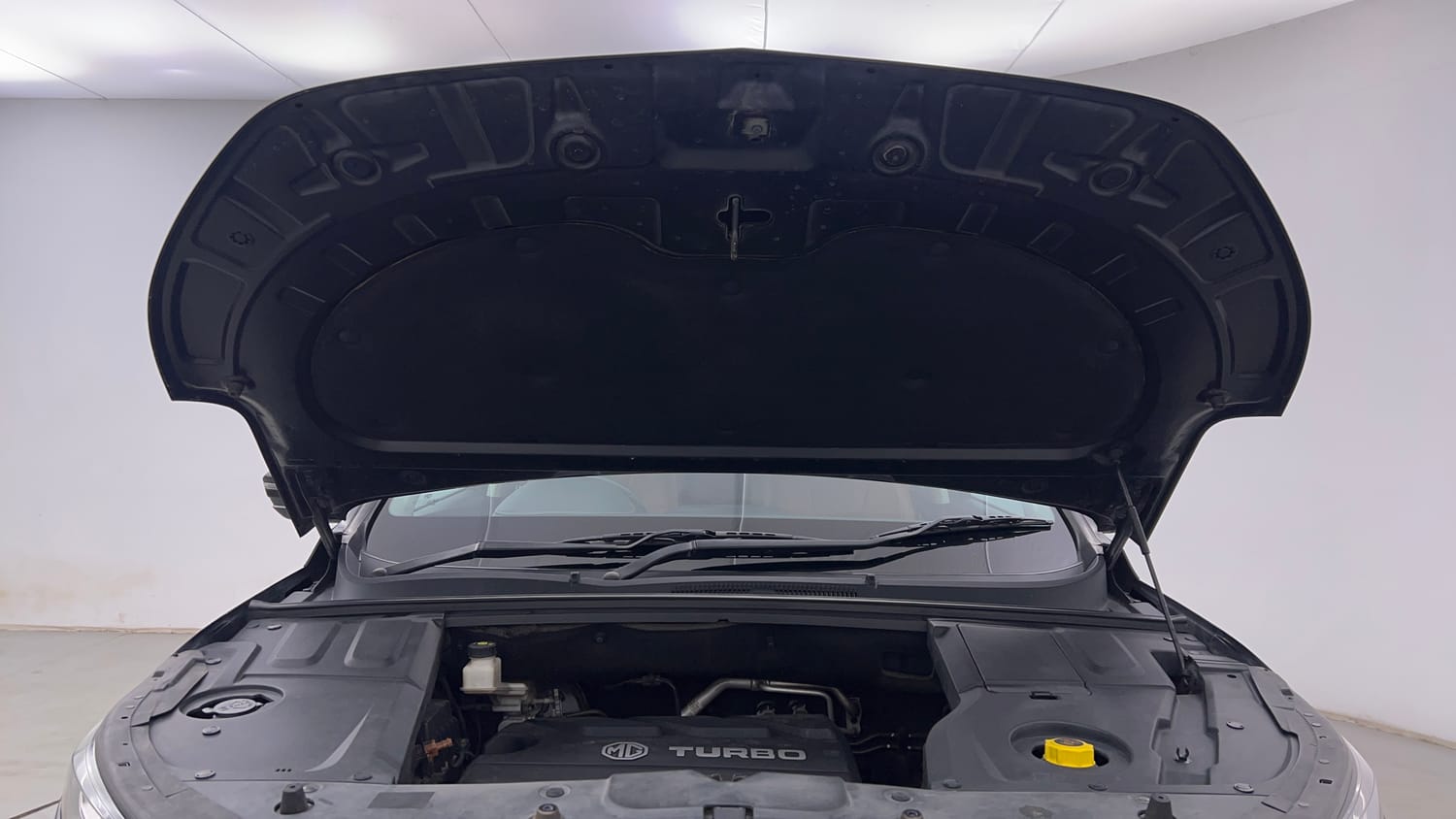 Used 2022 MG Motors Hector Plus Sharp 1.5 Petrol Turbo CVT 6-STR Petrol Automatic engine ENGINE & BONNET OPEN FRONT VIEW